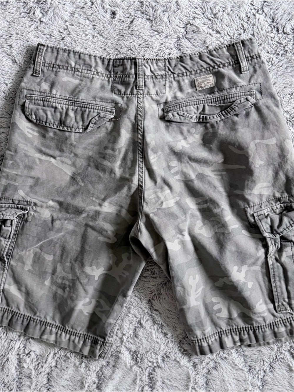 Levi’s Green Camo Cargo Shorts size 34 Pockets Cotton Fatigue Army Military‎